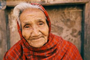 Consejos para una transición suave al mudarse a un hogar de ancianos